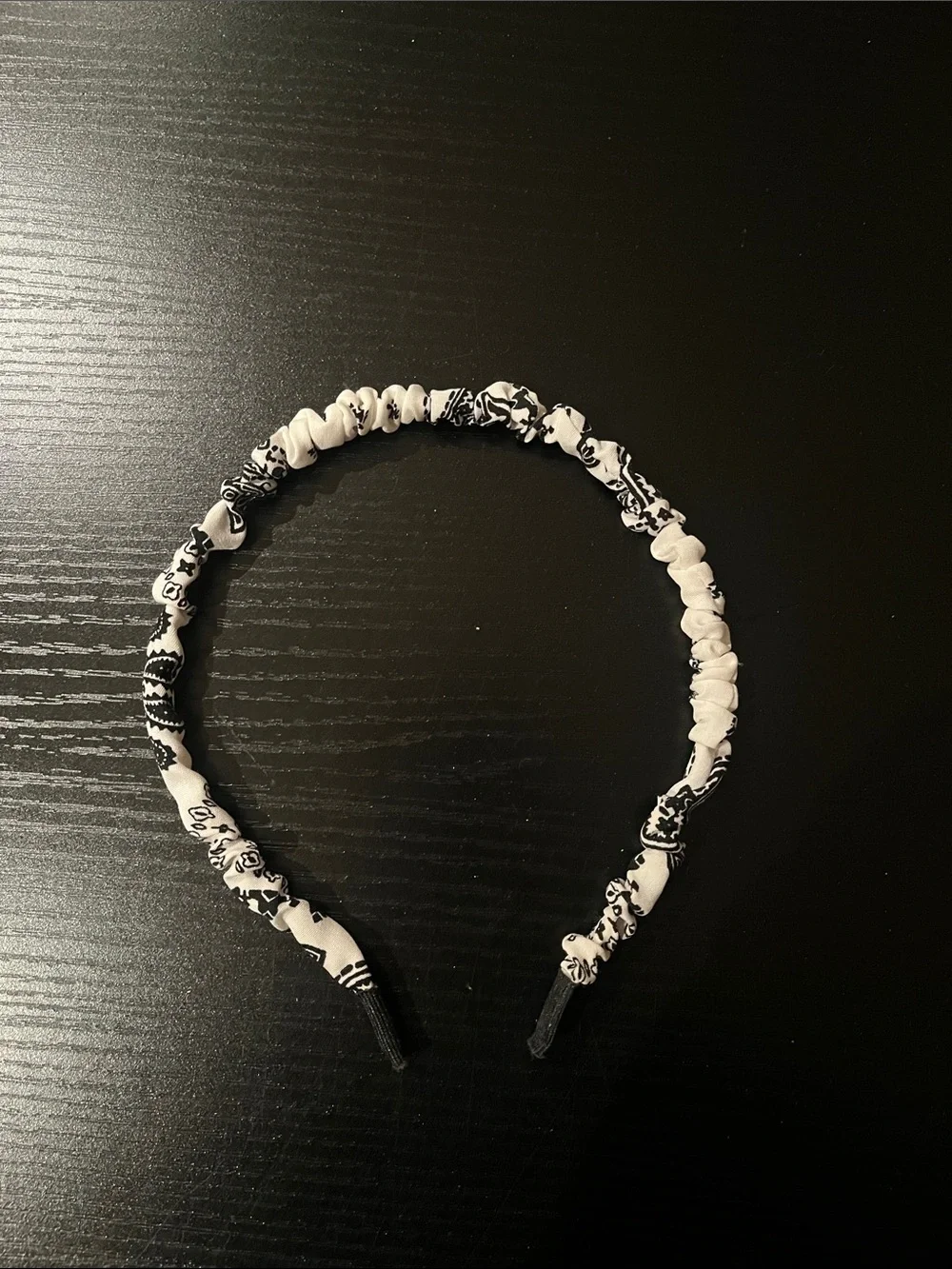 Black & White Scrunched Bandana-Print Headband for Women